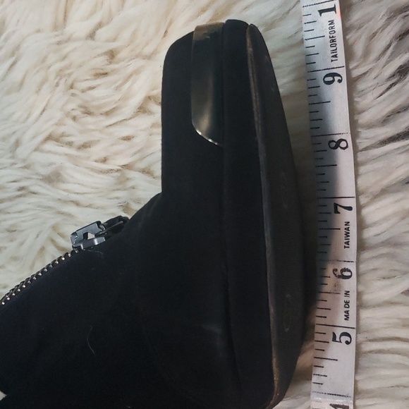 Stuart Weitzman suede leather black pointy toe 4.5" heels - Picture 9 of 9